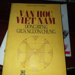 Văn học Việt Nam dòng riêng giữa nguồn chung