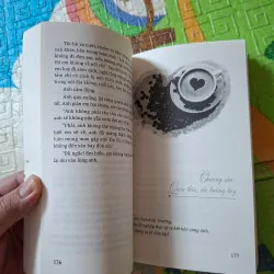 Một đóa hồng không đỏ cũng chẳng bạch 999833