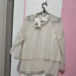 Áo voan 2 lớp đính ngọc trai ở cổ