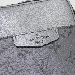 Túi đeo chéo ngoài trời Louis Vuitton Taiga Lama M30833 - Hàng hiệu Chính hãng 769681