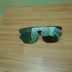 Kính mát LV Nam Nữ thời trang cao cấp đen phối logo vàng