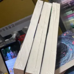 Bộ ba tiểu thuyết trinh thám về thung lũng Baztan Xứ Basque 972493