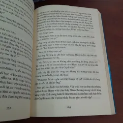 HARRY POTTER VÀ HÒN ĐÁ PHÙ THỦY - J.K.ROWLING ( LÝ LAN DỊCH)  1002375