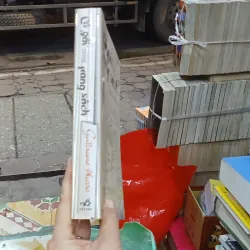 Cô gái trong trang sách - Guillaume Musso  929613