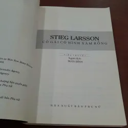 CÔ GÁI CÓ HÌNH XĂM RỒNG, CÔ GÁI CHỌC TỔ ONG BẦU, CÔ GÁI ĐÙA VỚI LỬA - STIEG LARSSON 367286