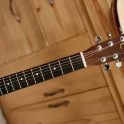 Guitar đẹp cho người mới tập chơi đàn 720066