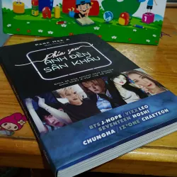 Phía Sau Ánh Đèn Sân Khấu  927658