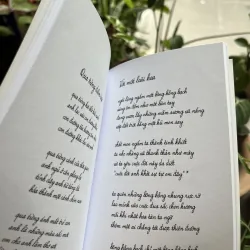 Tập thơ 'em giấu gì ở trong lòng thế?' - Nguyễn Thế Hoàng Linh 993614