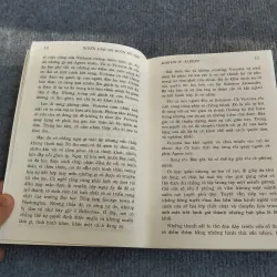 NGƯỜI ĐÀN BÀ BUÔN VŨ KHÍ - MARVIN H.ALBERT 574320
