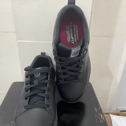 Giày Skechers màu đen - còn mới 698695