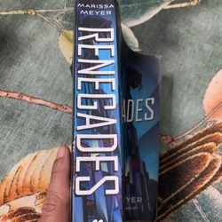 REÊNGADES-marissa meyer