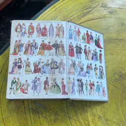 PETIT LAROUSSE- bìa cứng xuất bản năm 1961 596097