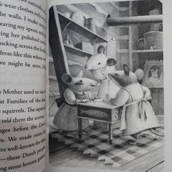 Sách Secrets at sea của Richard Peck tình trạng 80% 508755