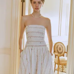 Váy nữ maxi dáng dài chất liệu linen nhẹ nhàng, màu trắng hoa văn