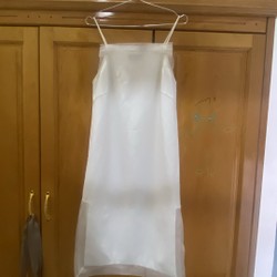 Váy 2 dây xuôn màu trắng