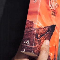 Đỏ trỗi dậy 472763