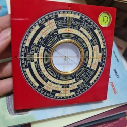 Là bàn phong Thủy tiếng Việt  bỏ túi 12 x 12 cm 308501