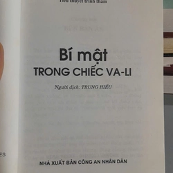 BÍ MẬT TRONG CHIẾC VALI - Agatha Christie 479456