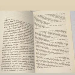 The Handmaid's Tale
Sách - Margaret Atwood
 747789