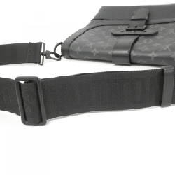 Túi đeo chéo Louis Vuitton Monogram Eclipse Soumure M45911 611802