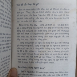 Bên ly cà phê, cuộc sống nói gì?" của tác giả Phạm Anh Tuấn.  496482