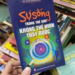 Sách Sự sống trong thế giới không thể nhìn thấy được