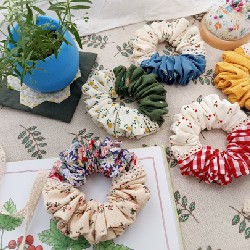 Scrunchies tái chế từ vải vụn 1951