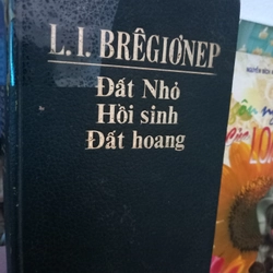 Đất nhỏ hồi sinh đất hoang