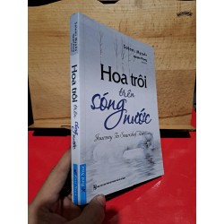 Hoa trôi trên sóng nước - phóng tác Nguyên Phong mới 80% 2020 HCM1106 36055