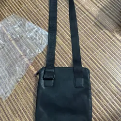 Túi đeo chéo Armani chính hãng mua bên nhật bản 698922