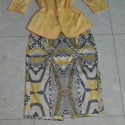 Sét áo kèm chân váy vàng 716934