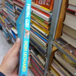 sách Finding GOBI - The true story of one little dogs big journey (B1) 703621