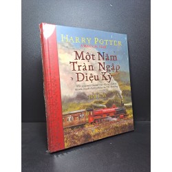 Harry Potter một năm tràn ngập Diệu Kỳ sách màu bìa cứng khổ lớn mới 95% bị cào tem HCM.ASB2409 63009