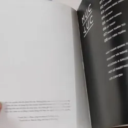 [MIỄN PHÍ BỌC SÁCH] Tầng Ba - Câu chuyện về các nghệ sĩ trẻ đương đại 990376