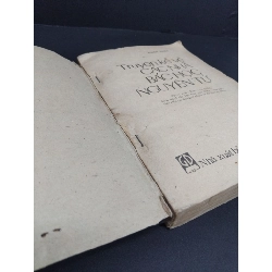 Truyện kể về các nhà bác học nguyên tử mới 70% bẩn bìa, ố vàng, tróc bìa, tróc gáy 1985 HCM2811 Robert Jungk VĂN HỌC 918430