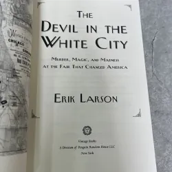 THE DEVIL IN THE WHITE CITY - ERIK LARSON 974953