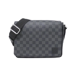 Túi đeo vai Louis Vuitton Damier Graphite District PM N42710