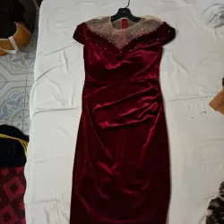 Đầm nhung màu đỏ đô đính đá sang trọng còn mới 98% size M (46-52kg)( 749153