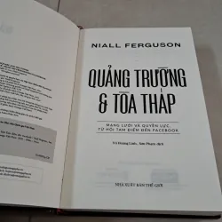 Quảng trường và tòa tháp (mới tinh) 790125
