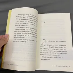 Con chó mang giỏ hoa hồng 1008108