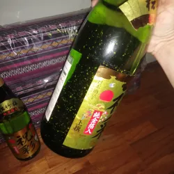 Rượu sake Nhật Bản chai 1800ml vảy vàng 996294