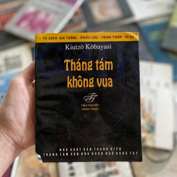 Tháng Tám Không Vua