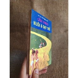 CẨM NANG NUÔI & DẠY TRẺ 1995 mới 80% ố (Sách mẹ và bé) HCM060526 1038705
