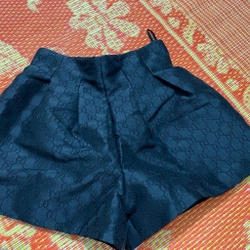 Quần nữ ngắn size s.