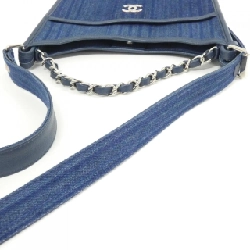 Túi xách chéo Chanel 57641 613943