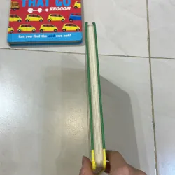 NGOẠI VĂN sách tiếng anh trẻ em nxb DK nổi tiếng : Spot the difference OUT AND ABOUT 1027812