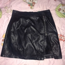 Chân váy và quần da 542244