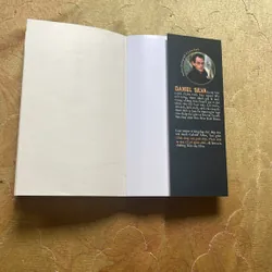 COMBO DANIEL SILVA CÔ GÁI NGƯỜI ANH- CHÂN DUNG MỘT GIÁN ĐIỆP- THIÊN THẦN SA NGÃ 575247