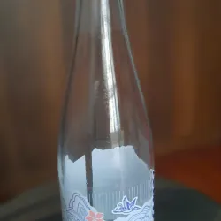 vỏ chai nước suối thủy tinh cao cấp với thiết kế sang trọng, lịch sự 1024368