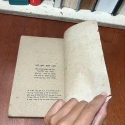 II Sách Xưa: Lọt Qua Biên Giới - Viết Linh - 1984 751409